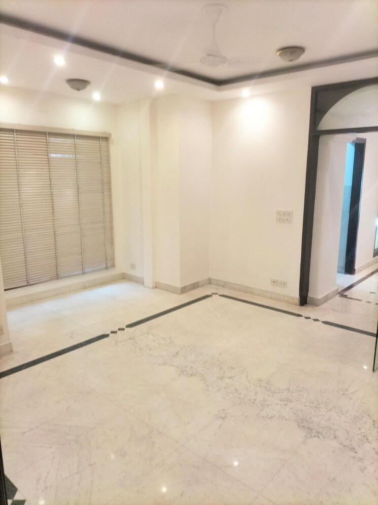 Room, east-of-kailash-block-b-rwa 3 Bedroom 300 Sq.Yd. Builder Floor In East Of Kailash Delhi 8792170