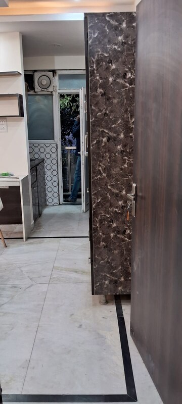 Building Lobby in 1 RK Builder Floor at Sector 54 – for Rent