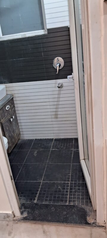 Bathroom in 1 RK Builder Floor at Sector 54 – for Rent