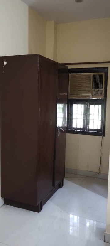 Room in 1 BHK Builder Floor at Sector 54 – for Rent