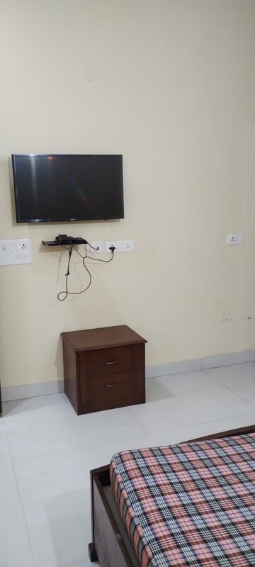 Furnished Amenities in 1 BHK Builder Floor at Sector 54 – for Rent