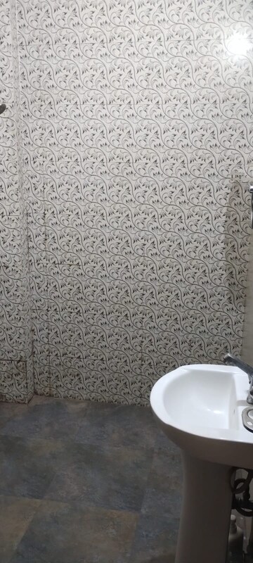 Bathroom in 1 BHK Builder Floor at Sector 54 – for Rent