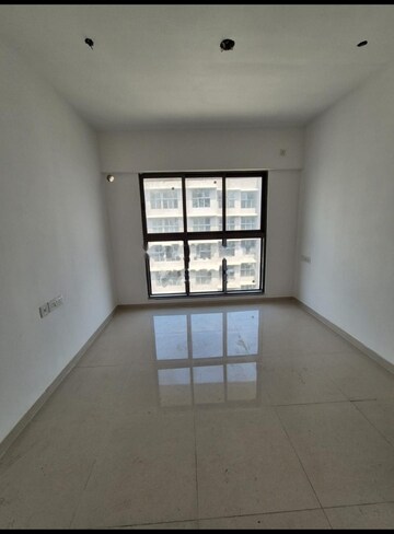 Room in 1 BHK Apartment at UK Iridium, Kandivali East – for Rent