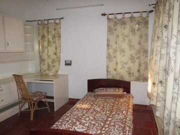 Master Bedroom in 4 BHK Villa at Neelankarai – for Rent