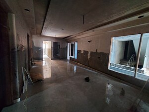 Parking in 4 BHK Builder Floor at Rajendra Nagar – for Sale