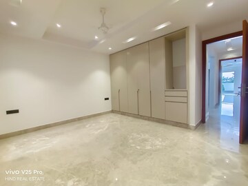 Room in 3 BHK Apartment at Vasant Kunj – for Rent