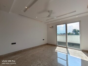 Room in 3 BHK Apartment at Vasant Kunj – for Rent