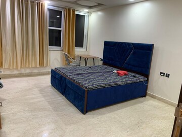 Bedroom in 4 BHK Builder Floor at Dlf Phase ii – for Rent