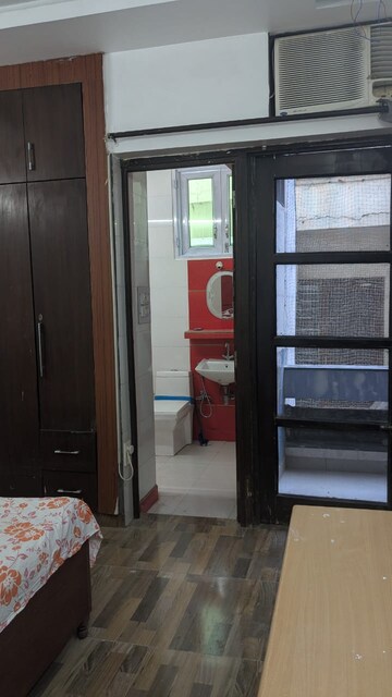Room in 3 BHK Builder Floor at Sector 31 – for Rent