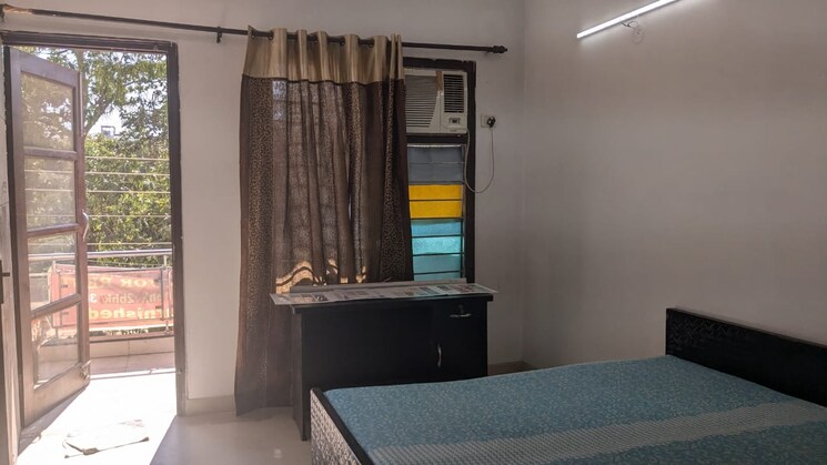 Bedroom, sector 31 3 Bedroom 160 Sq.Yd. Builder Floor In Sector 31 Gurgaon 8792347