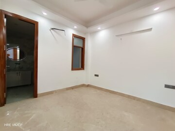 Room in 4 BHK Builder Floor at Vasant Kunj – for Rent
