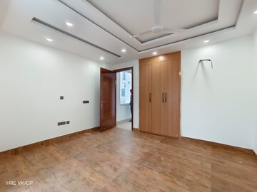 Room in 4 BHK Builder Floor at Vasant Kunj – for Rent