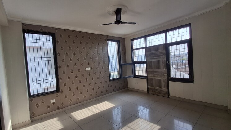 Room, patiala road 4 Bedroom 1900 Sq.Ft. Apartment In Patiala Road Zirakpur 8792367