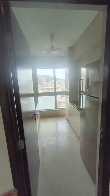 Room in 2 BHK Apartment at Hiranandani Atlantis, Powai – for Rent