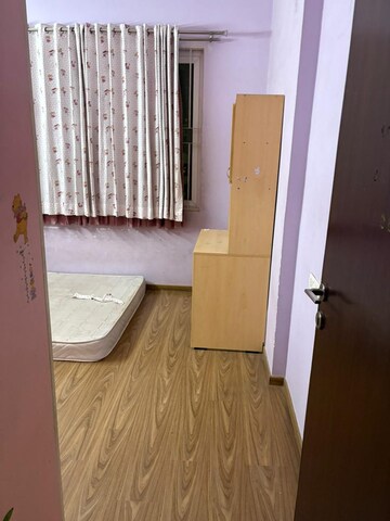 Room in 3.5 BHK Apartment at Prestige Misty Waters, Hebbal – for Rent
