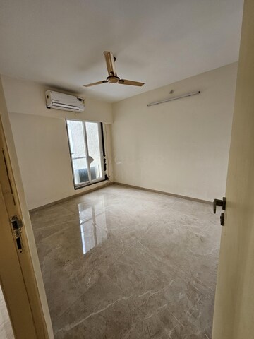 Room in 2 BHK Apartment at Naman Habitat, Andheri West – for Rent