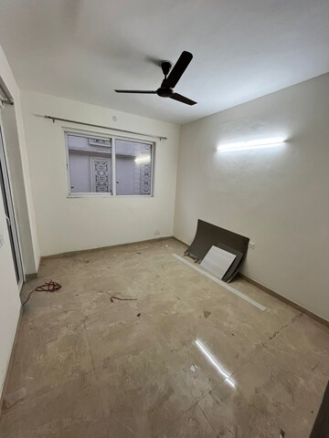 Room in 3 BHK Apartment at Signature Global Park 4 and 5, Sohna Sector 36 – for Rent