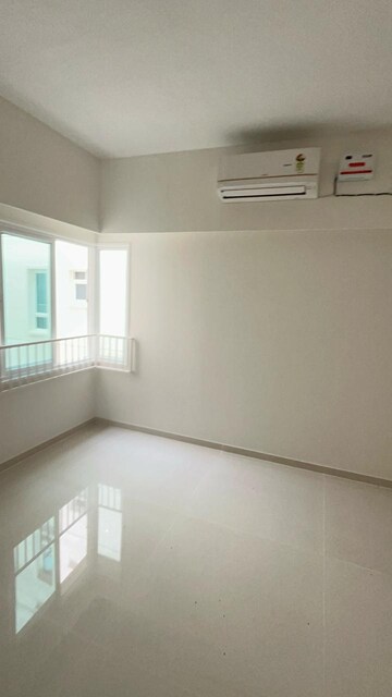 Room in 4 BHK Apartment at L&T Raintree Boulevard, Hebbal – for Rent