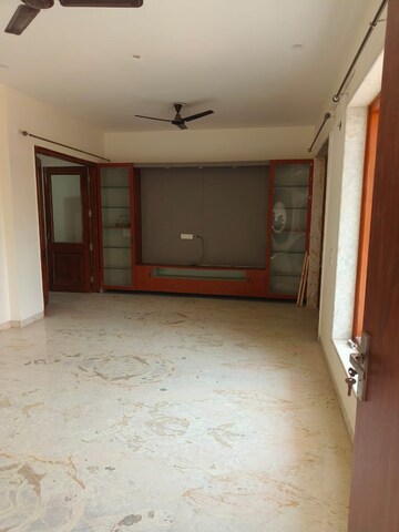 Room in 4 BHK Apartment at Eros Rosewood City, Sector 49 – for Rent