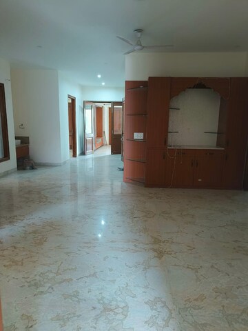 Room in 4 BHK Apartment at Eros Rosewood City, Sector 49 – for Rent