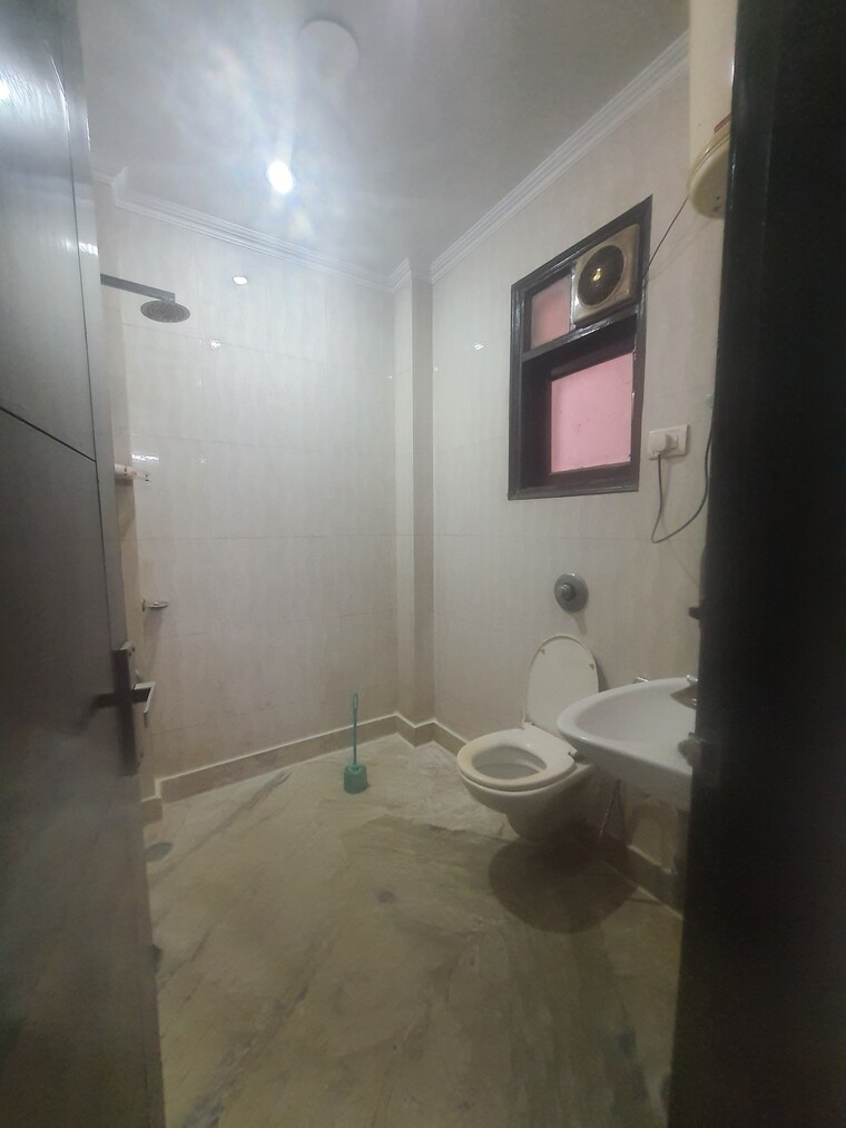 Bathroom, karol bagh 3 Bedroom 1200 Sq.Ft. Builder Floor In Karol Bagh Delhi 8792475