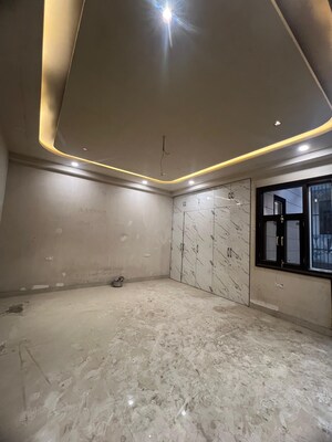 Room in 5 BHK Builder Floor at Rajendra Nagar – for Sale