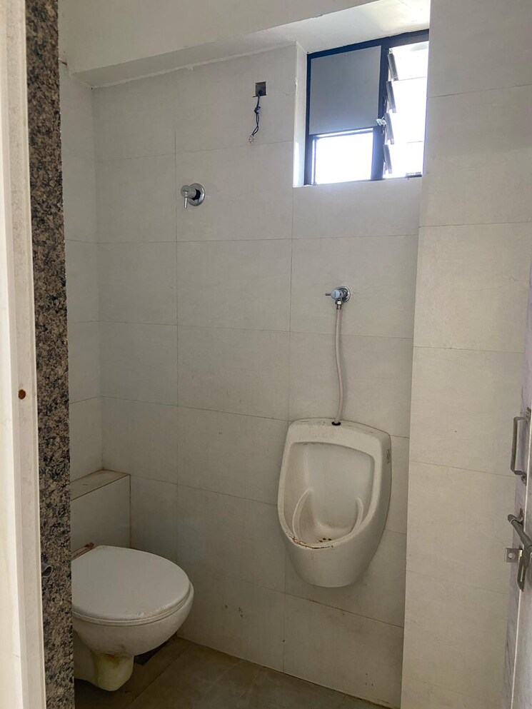 Washroom, navrangpura Commercial Office Space 1055 Sq.Ft. In Navrangpura Ahmedabad 8792459