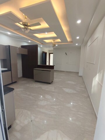 Room in 3 BHK Builder Floor at Saket – for Rent