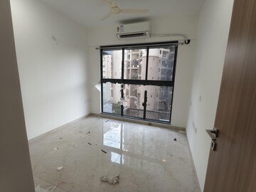 Room in 3 BHK Apartment at Godrej Urban Park, Chandivali – for Rent