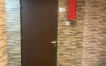 Office Space For Sale in Bhavya Plaza, Khar West