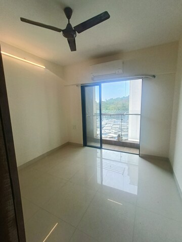 Room in 2 BHK Apartment at Hubtown Hillcrest, Andheri East – for Rent
