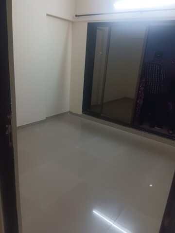Room in 2 BHK Apartment at Solitaire Heights, Malad West – for Rent