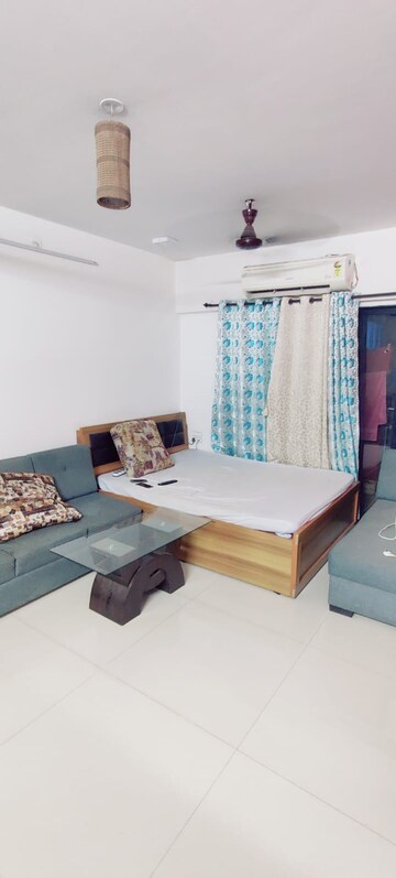Bedroom in 2 BHK Apartment at Hubtown Hillcrest, Andheri East – for Rent
