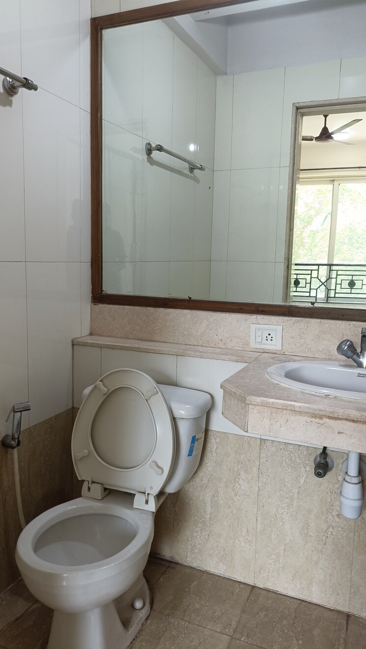 Bathroom, hiranandani-estate-spenta 3 Bedroom 1440 Sq.Ft. Apartment In Ghodbunder Road Thane 8792621