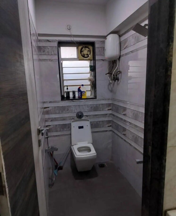 Bathroom, azad nagar 3 Bedroom 989 Sq.Ft. Apartment In Azad Nagar Mumbai 8792656