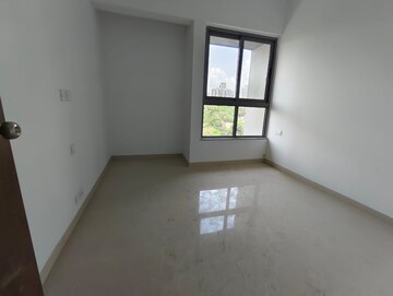 Room in 2 BHK Apartment at Kalpataru Immensa, Kolshet Road – for Rent
