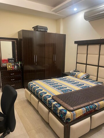 Bedroom in 3 BHK Builder Floor at DLF Atria, Dlf Phase ii – for Rent
