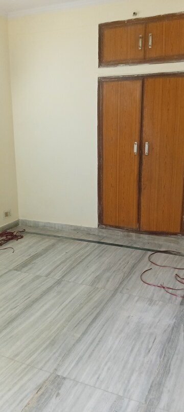 Room in 2 BHK Apartment at Shatabdi Vihar, Sector 52 – for Rent