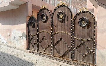 Plot For Sale in Bharat Colony
