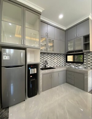 Kitchen in 2.5 BHK Builder Floor at Sector 35 – for Sale