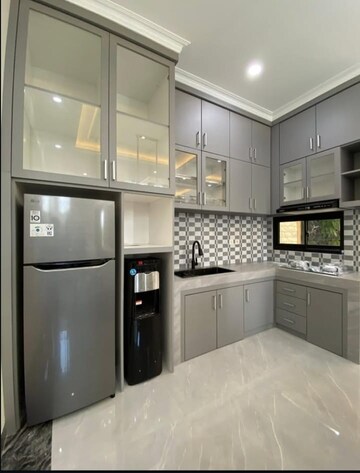 Kitchen in 2.5 BHK Builder Floor at Sector 35 – for Sale