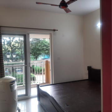 Room in 2 BHK Apartment at Mantri Webcity, Hennur Road – for Rent