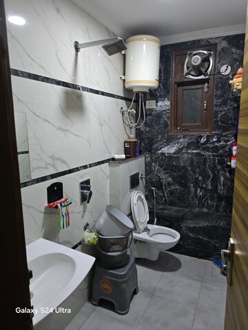 Master Bedroom in 2 BHK Builder Floor at Malviya Nagar – for Rent