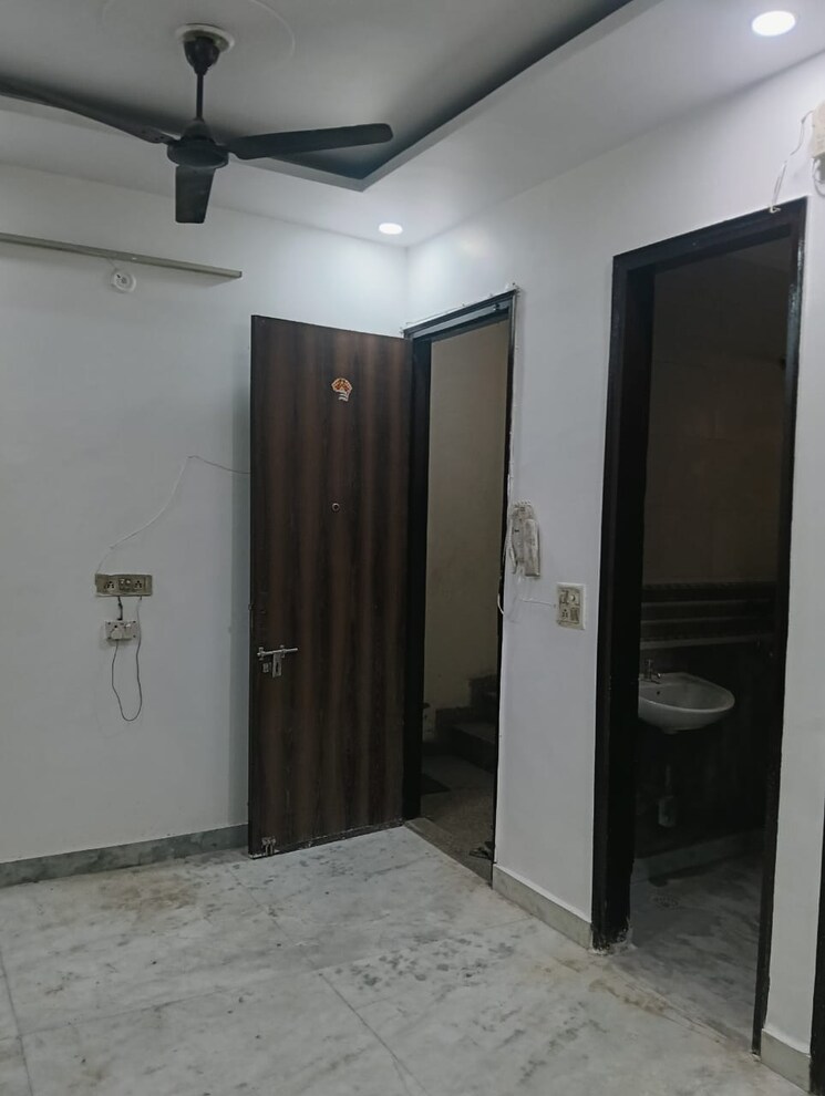 Room, burari 2 Bedroom 80 Sq.Yd. Builder Floor In Burari Delhi 8792738