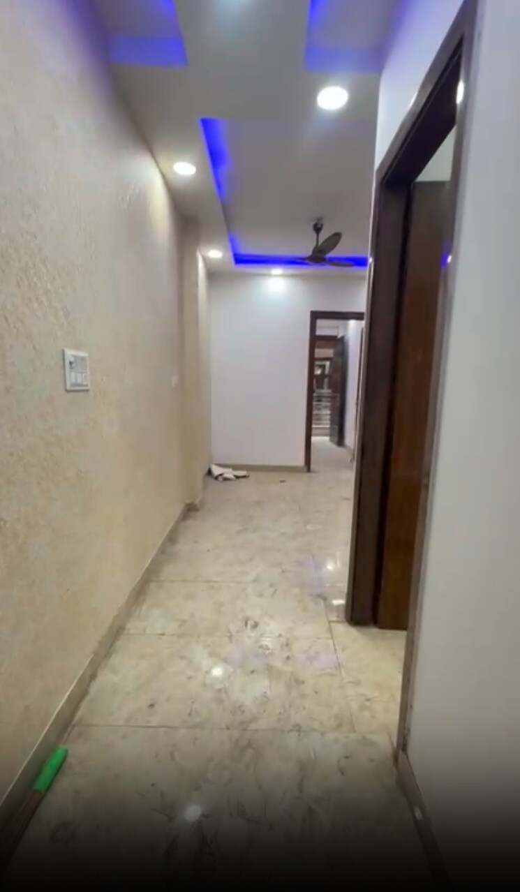 Other, govindpuri 3 Bedroom 100 Sq.Yd. Builder Floor In Govindpuri Delhi 8789993