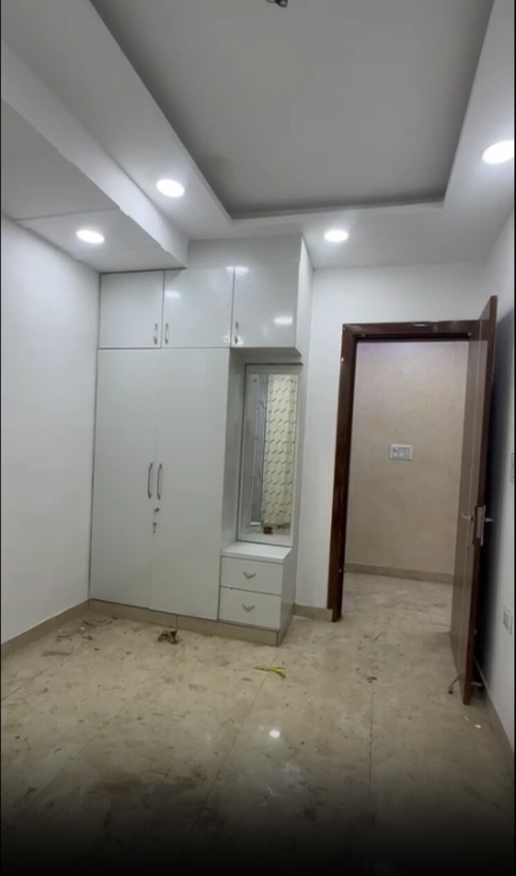 Room, govindpuri 3 Bedroom 100 Sq.Yd. Builder Floor In Govindpuri Delhi 8789993