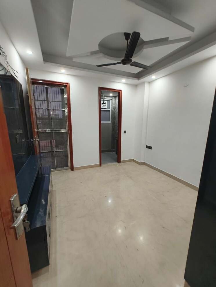 Room, burari 3 Bedroom 100 Sq.Yd. Builder Floor In Burari Delhi 8792757