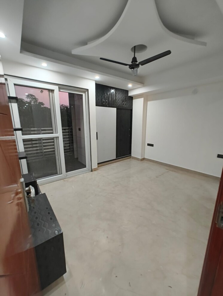 Room, burari 3 Bedroom 100 Sq.Yd. Builder Floor In Burari Delhi 8792757