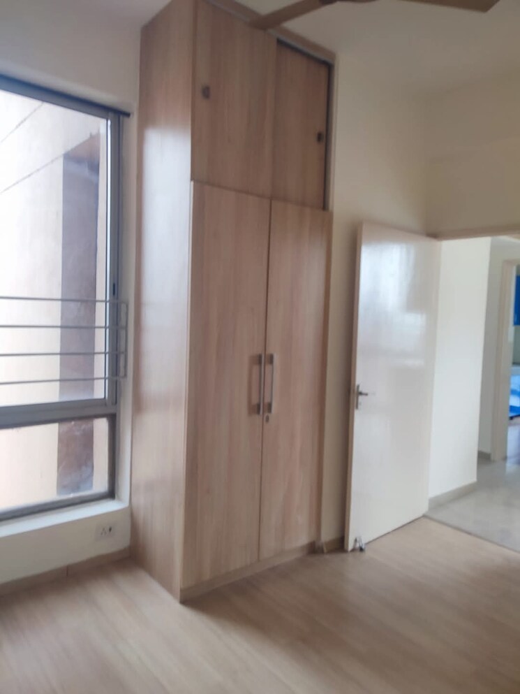 Room, pioneer-park-phase-1 3 Bedroom 1950 Sq.Ft. Apartment In Sector 61 Gurgaon 8792793