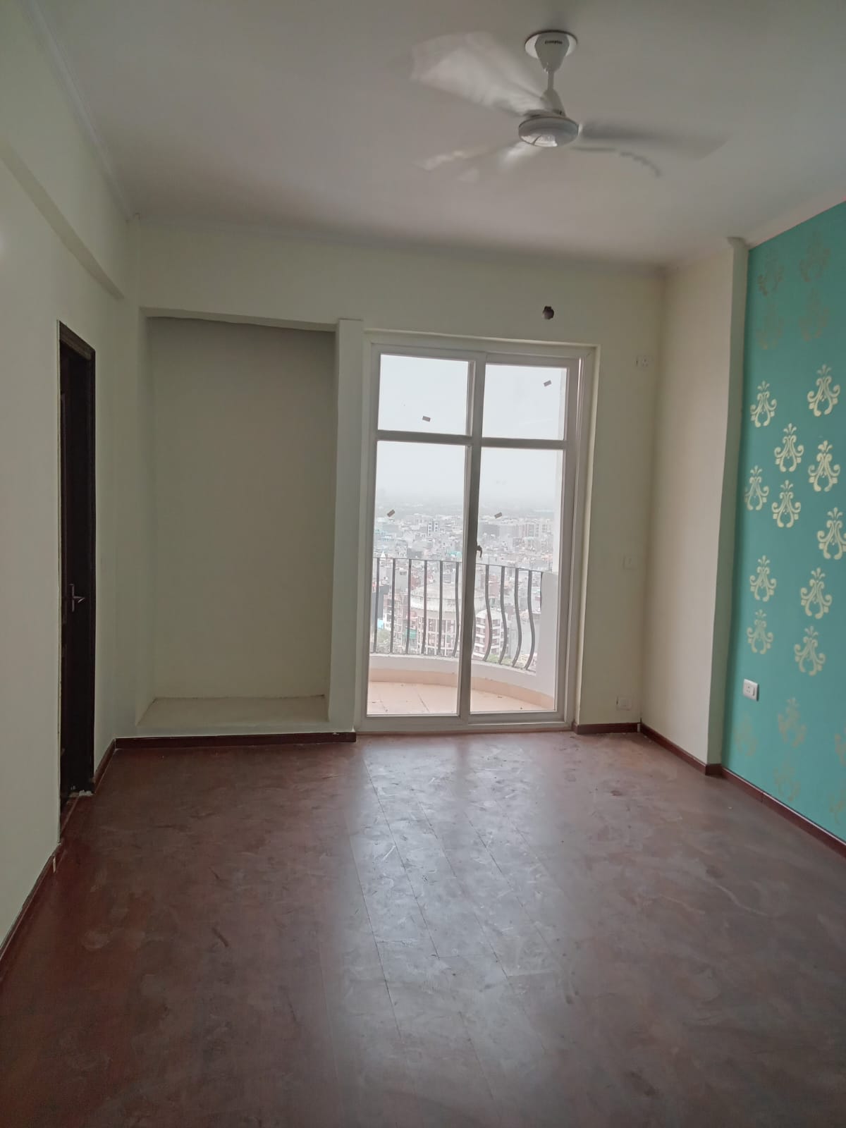3.5 BHK + Servant Room Apartment For Sale in Amrapali Sapphire
